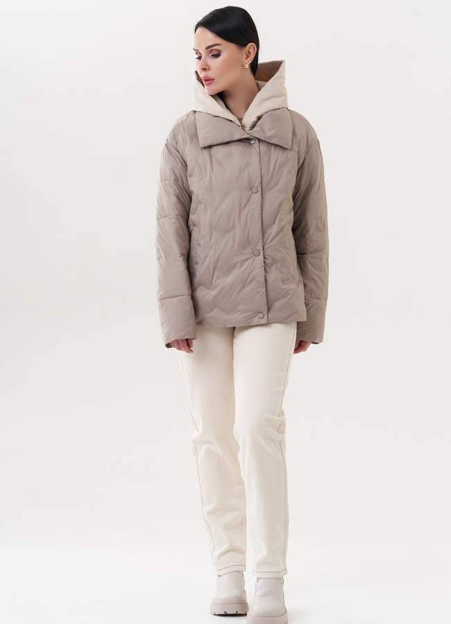 фото Светлая куртка со съемным капюшоном модель № 26739