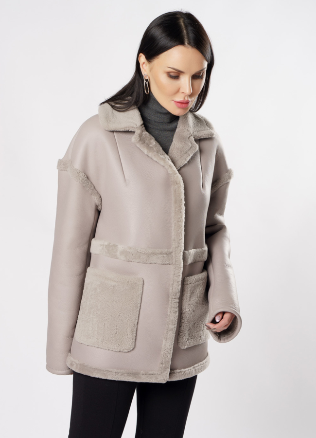 Укороченная дубленка бежевого цвета модель № 10494 универмаг малина