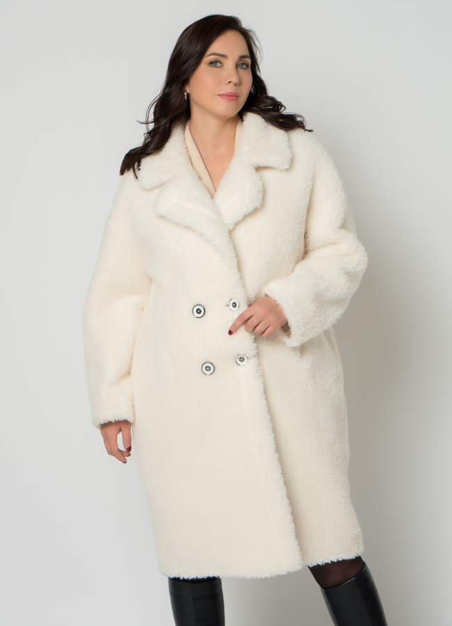 Полупальто из эко меха белого цвета с английским воротником модель № 19427 универмаг малина