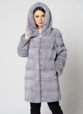 Шуба из норки с капюшоном и кулиской голубого цвета