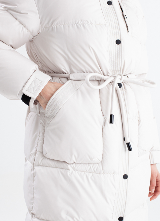 Светлый женский пуховик  модель № 23338 в кредит