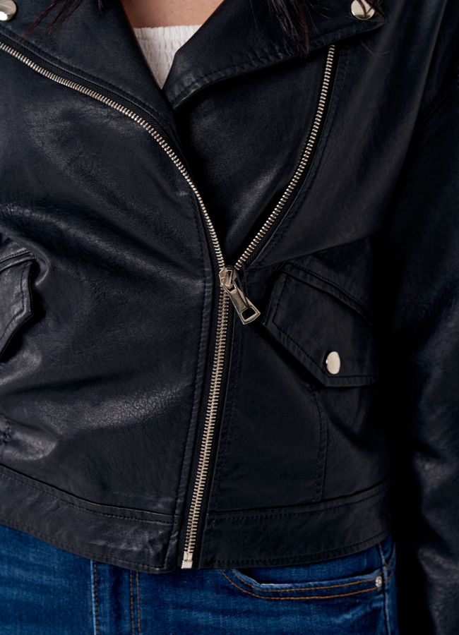 Женская куртка из эко кожи черного цвета модель № 20741 универмаг малина