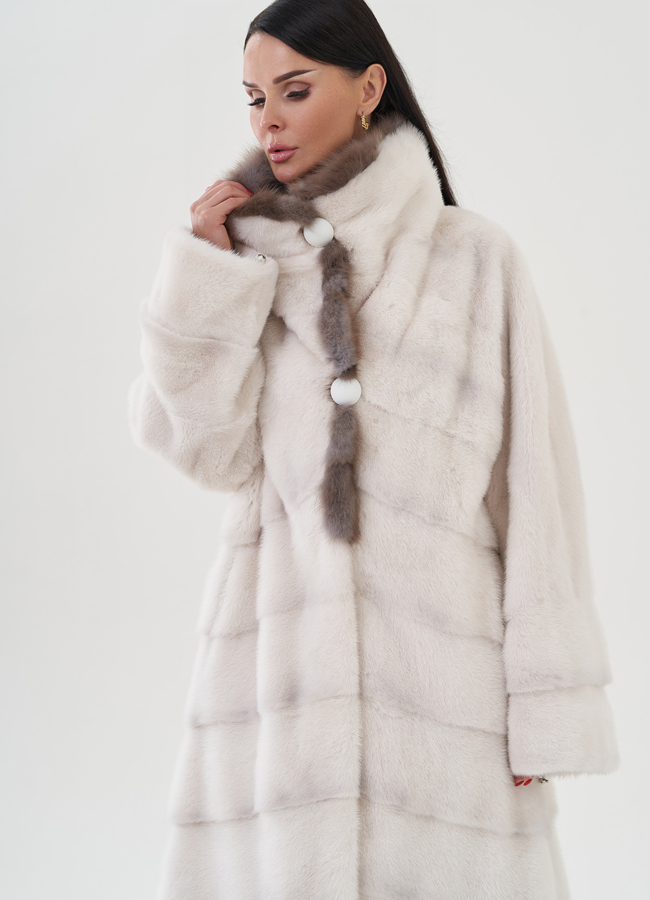 Белая шуба из норки с куницей модель № 24829 в рассрочку