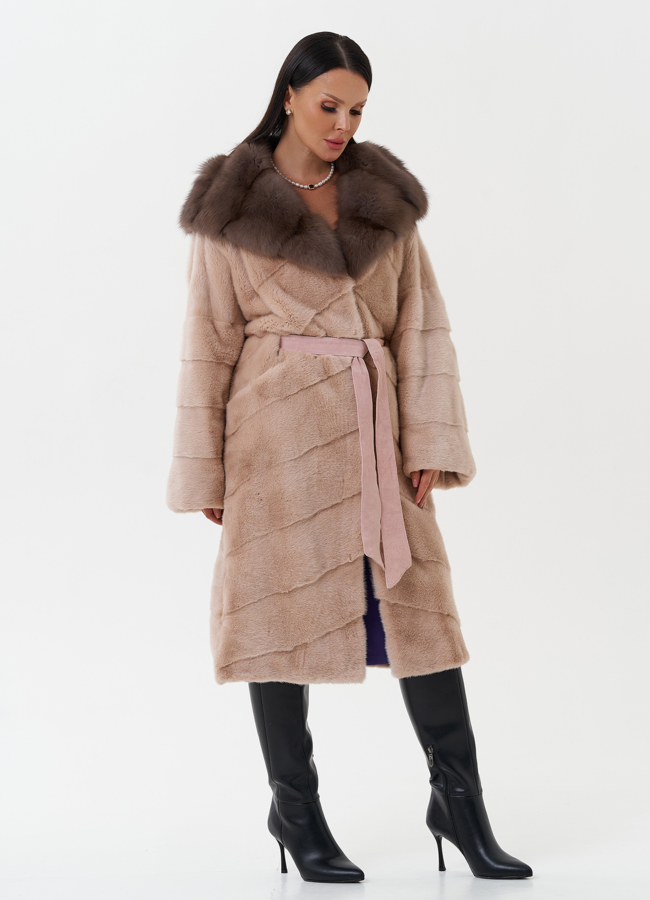 Шуба из меха норки с капюшоном из куницы модель № 27847 в кредит