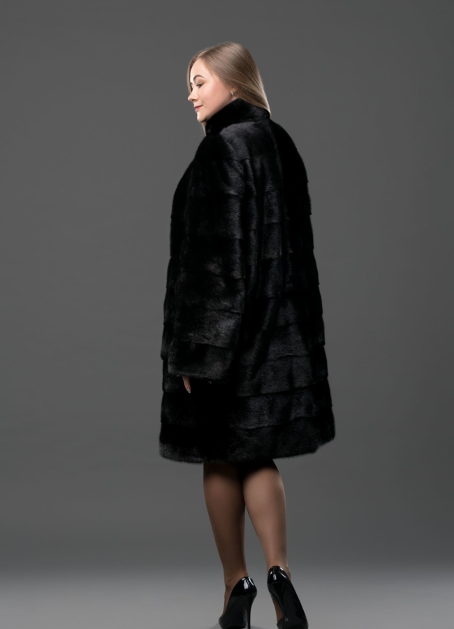 Норковая шуба черного цвета в поперечном раскладе со стойкой модель № S-773 в рассрочку