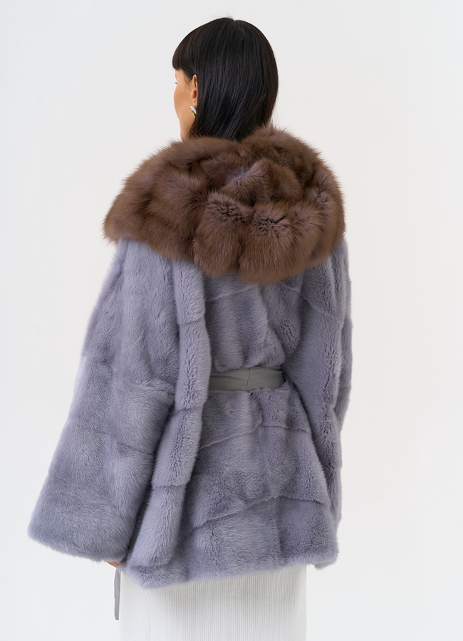 фото Женская шуба из меха норки с капюшоном из меха куницы модель № 27580