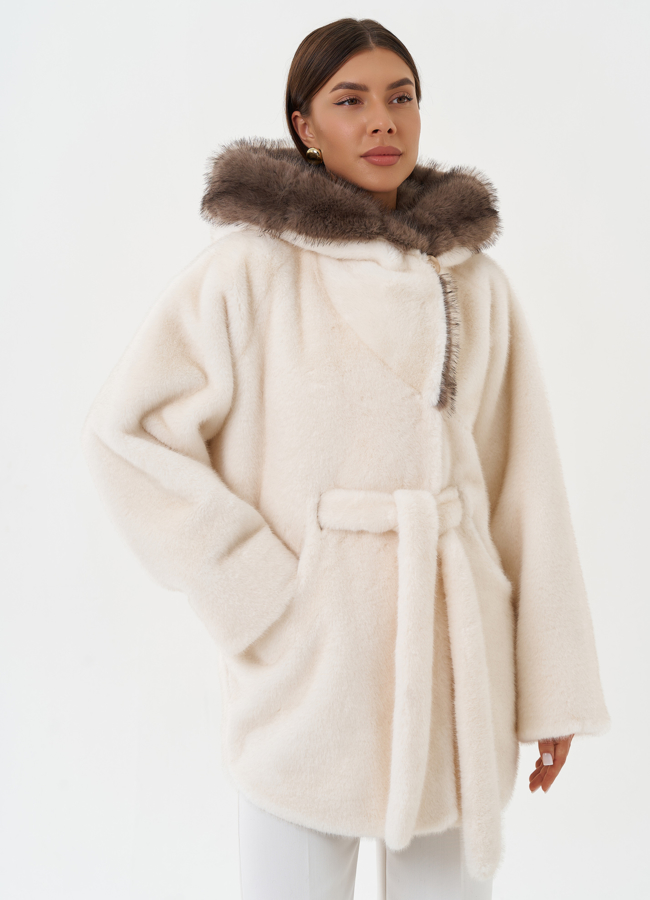 Укороченная шуба из эко меха с капюшоном модель № 28647 универмаг малина