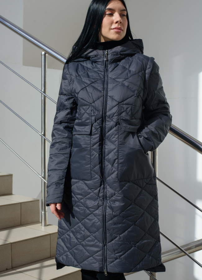 Женский плащ с капюшоном  модель № 22582 меха малина