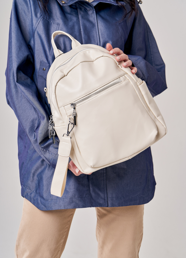 Рюкзак женский из эко кожи бежевого цвета модель № ZR 203 меха малина