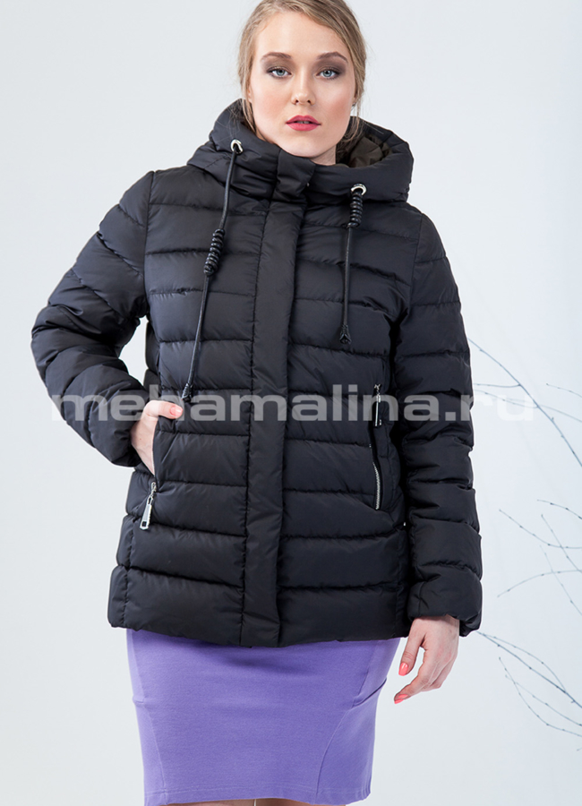 Куртка с капюшоном черного цвета модель № П-172 меха малина