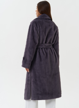 Длинное пальто из эко меха с поясом