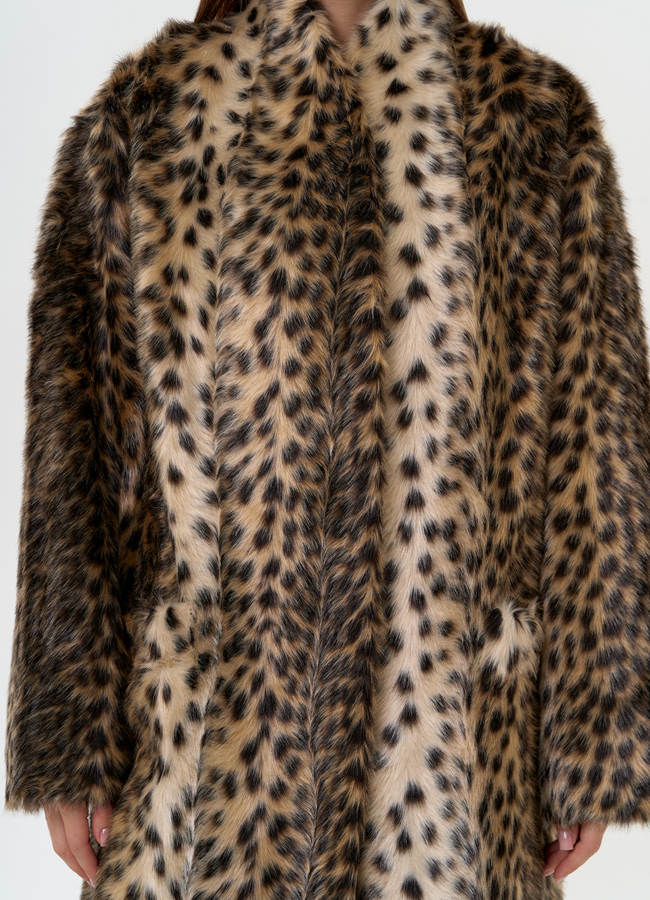 Женская шуба из эко меха с анималистическим принтом модель № 31528 универмаг малина Женская шуба из эко меха с анималистическим принтом модель № 31528 универмаг малина