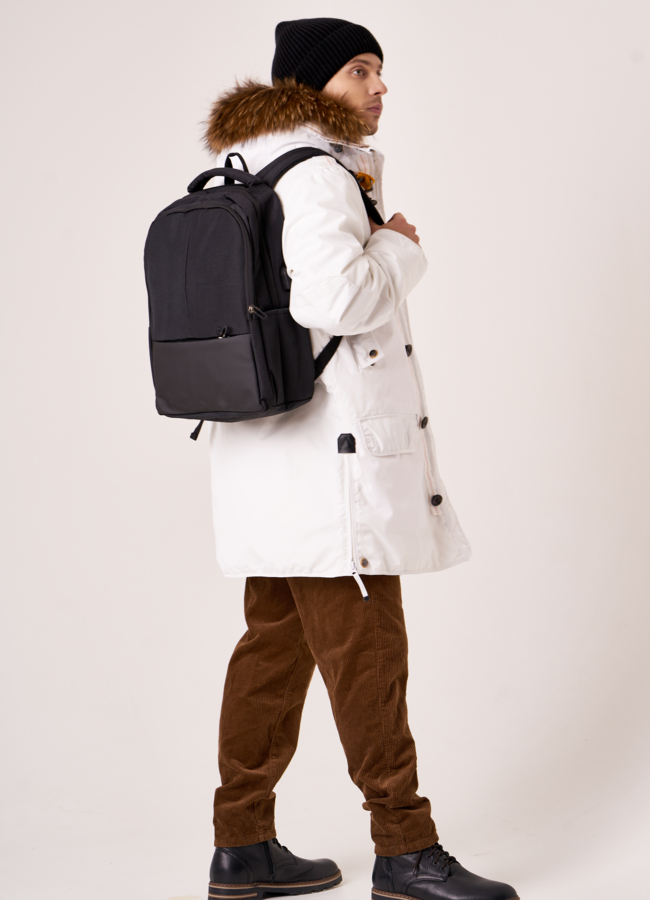 Рюкзак мужской черного цвета модель № 101 меха малина