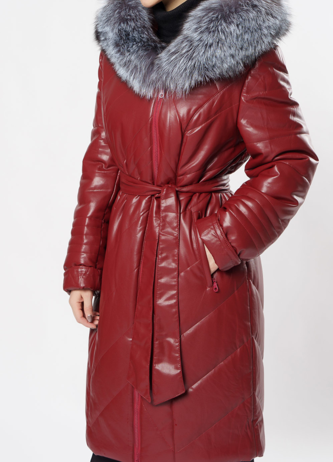 Пуховик из эко кожи красного цвета с поясом модель № 18259 универмаг малина