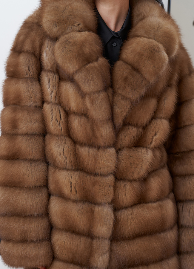 Шуба из куницы с английским воротником модель № 24559 в рассрочку