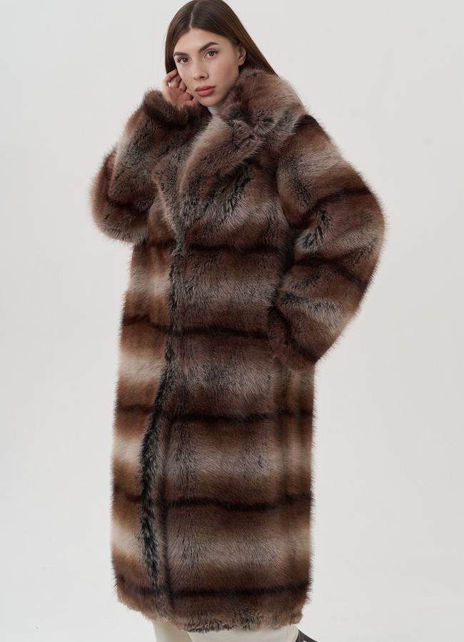 Женское пальто из эко меха под американского енота модель № 25680 в кредит