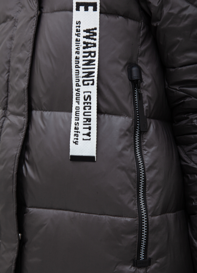 Женский пуховик в сером цвете с капюшоном модель № 21081 в рассрочку