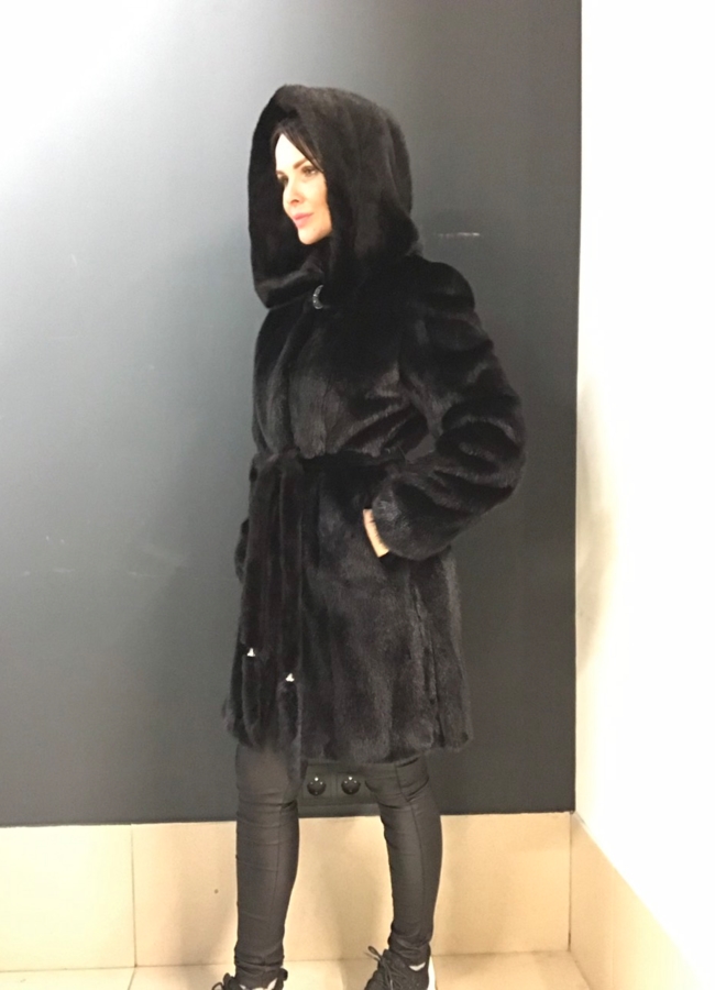 Норковая шуба с капюшоном и поясом черного цвета модель № 0809 универмаг малина