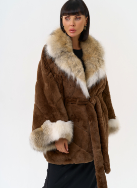 Шуба из кролика с отделкой из меха койота Шуба из кролика с отделкой из меха койота