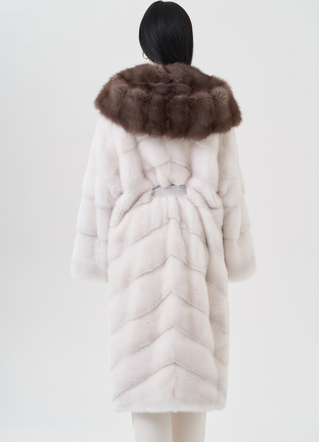 фото Норковая шуба с капюшоном из куницы  модель № 24672