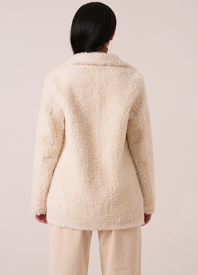 Укороченная светлая шуба на молнии из эко меха модель № 12008 в кредит