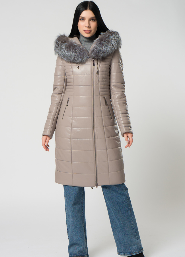 фото Пуховик из эко кожи бежевого цвета с чернобуркой  модель № 22176