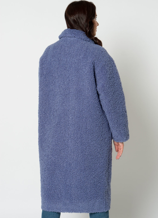 Пальто из эко меха синего цвета с английским воротником модель № 19434 в кредит