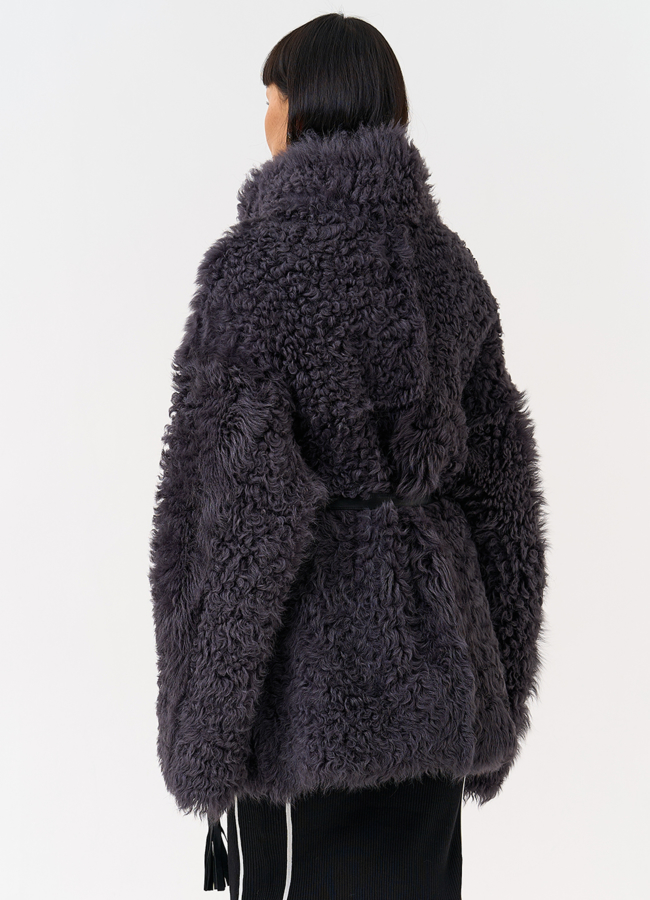 Женская двухсторонняя дубленка с декоративным поясом модель № 31617 в кредит Женская двухсторонняя дубленка с декоративным поясом модель № 31617 в кредит