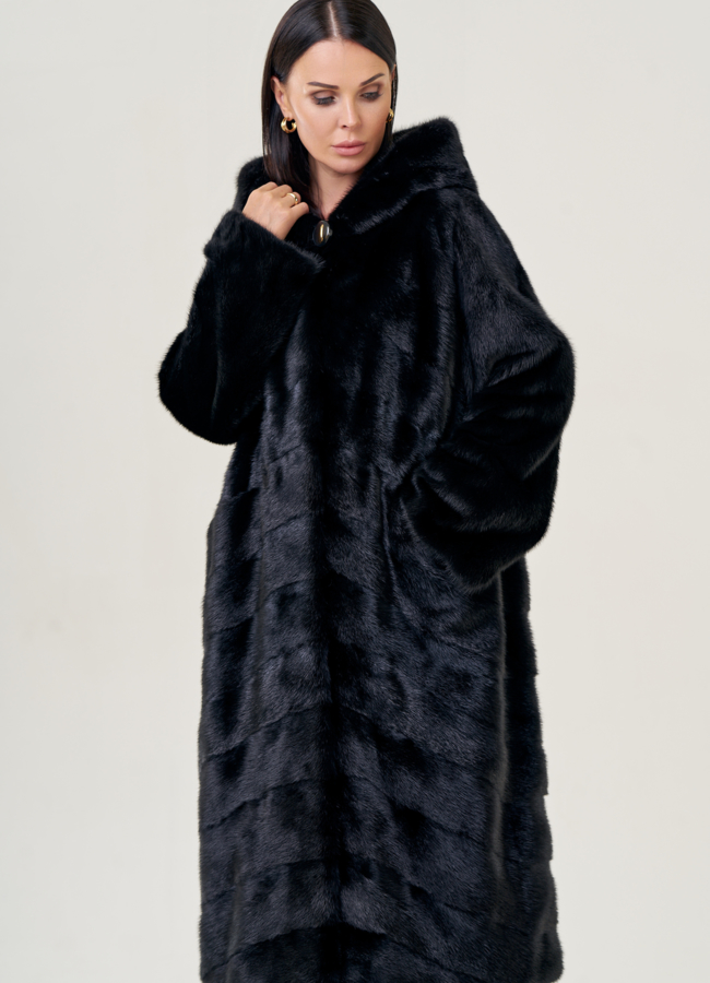 Норковая шуба оверсайз с капюшоном в черном цвете модель № 23086 меха малина