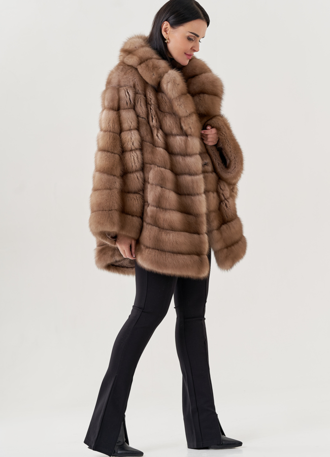 Шуба из куницы с английским воротником  модель № 79561 универмаг малина