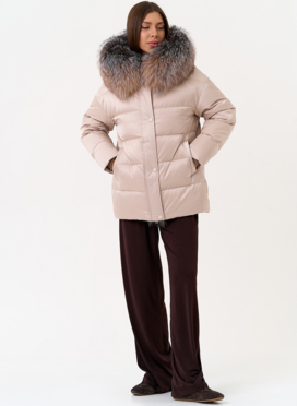 Женский пуховик с отделкой из меха блюфрост