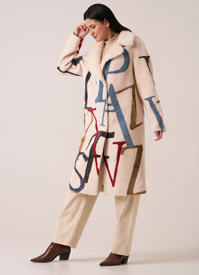 Светлое пальто из эко меха модель № 88659 в кредит