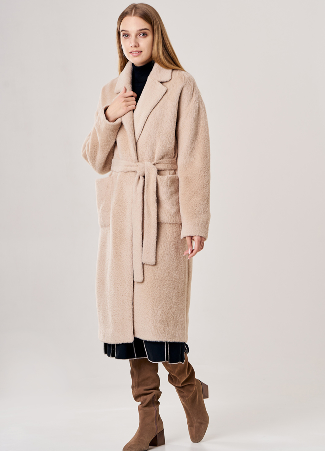 Пальто женское бежевого цвета с поясом модель № T4F W9822 в кредит