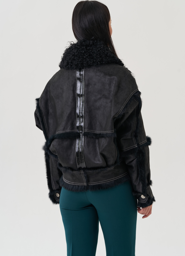 Куртка черного цвета с отложным воротником модель № 25548 в кредит