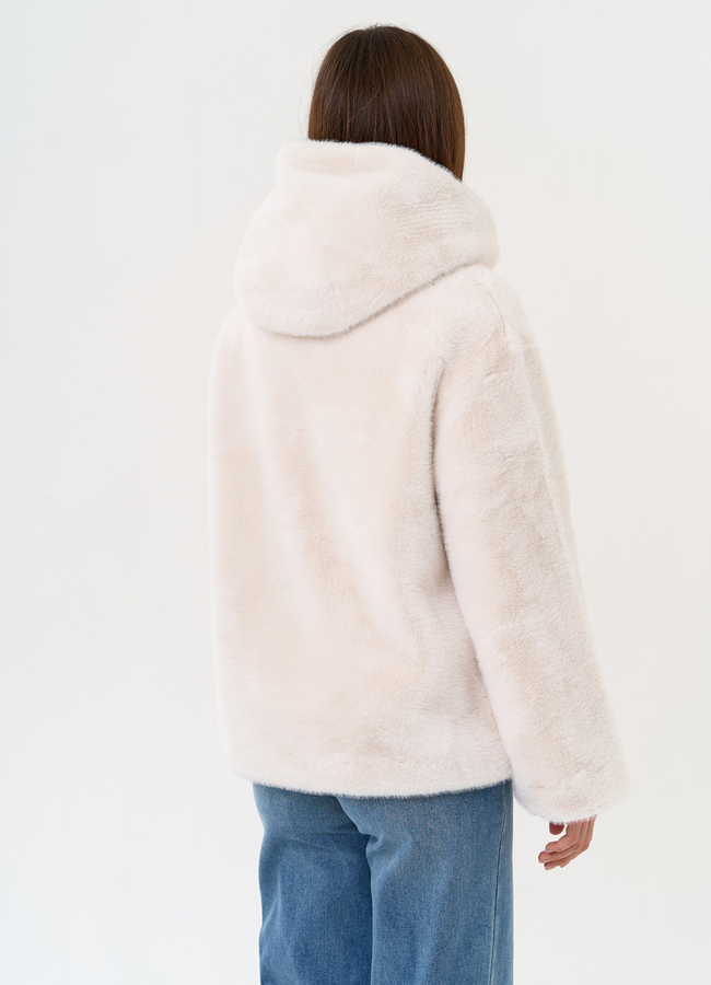 Женская куртка из эко меха с капюшоном модель № 31223 в кредит Женская куртка из эко меха с капюшоном модель № 31223 в кредит