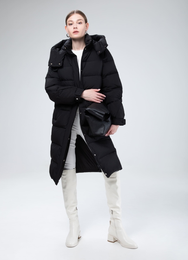 фото Женский пуховик с капюшоном черного цвета  модель № 25778