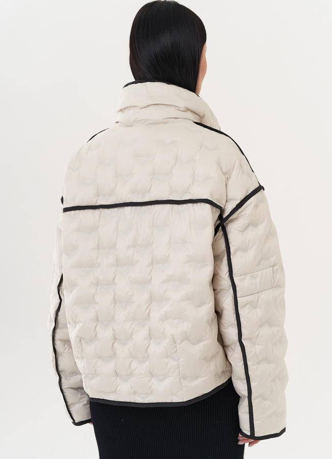 фото Женская легкая куртка в бежевом цвете модель № 26664