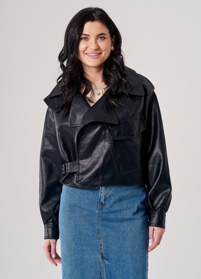 Женская куртка из эко кожи черного цвета модель № 20790 меха малина