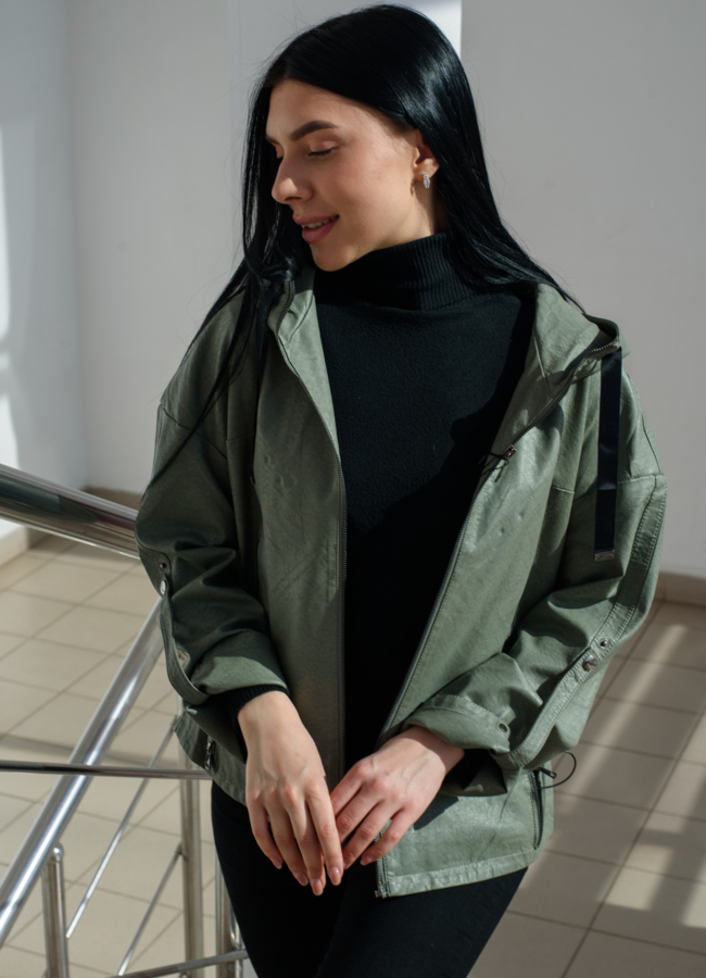 Куртка из эко кожи с капюшоном  модель № 22456 универмаг малина