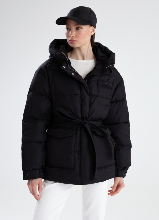 Короткий женский пуховик модель № 23343 меха малина