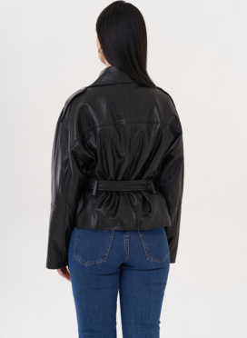 Кожаная куртка черного цвета