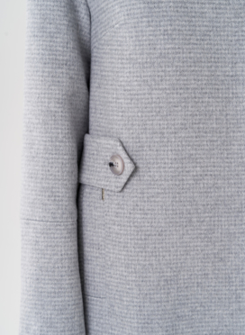 Женское пальто с воротником стойка