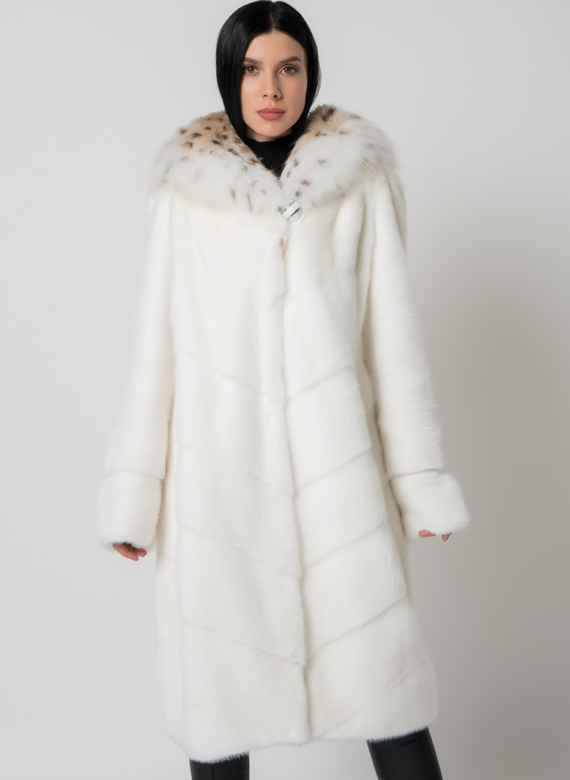 Белая шуба из норки с рысью