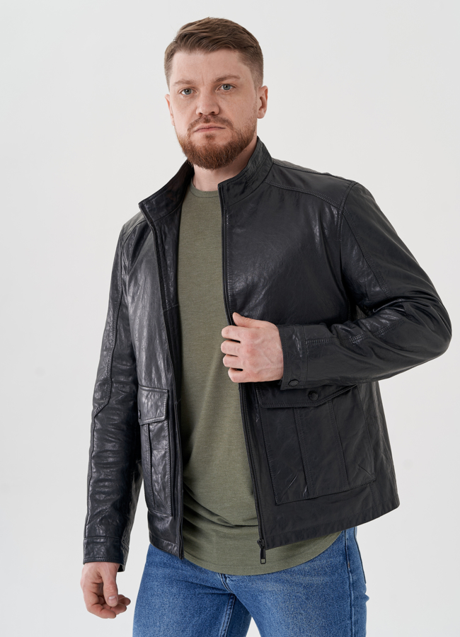 Мужская кожаная куртка серого цвета  модель № 24481 меха малина