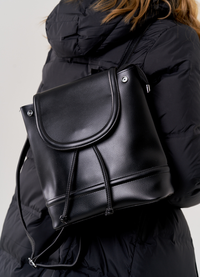 Рюкзак женский черного цвета модель № 5819-2 в рассрочку