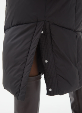 Женский пуховик с капюшоном и поясом