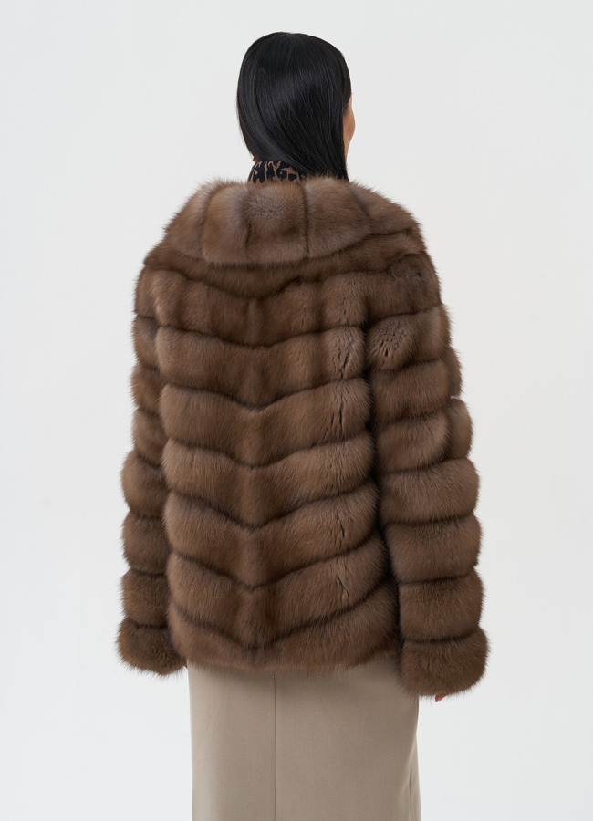 Шуба из меха куницы с английским воротником модель № 28084 в кредит