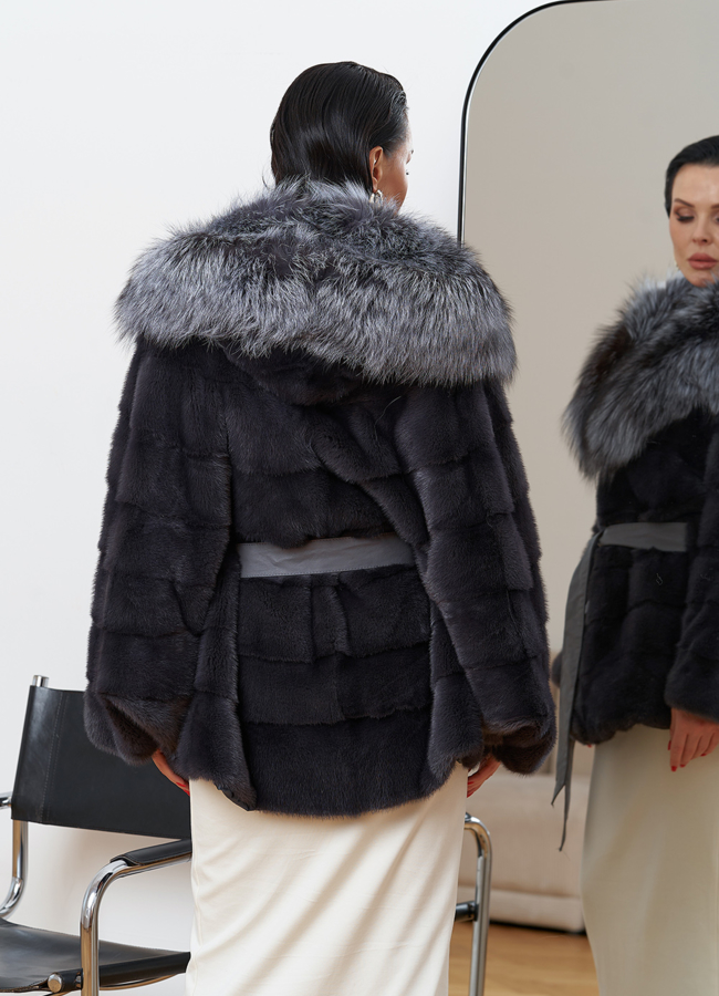 Шуба из норки с капюшоном из меха чернобурки модель № 29260 в рассрочку