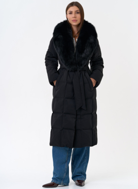 Женский пуховик с воротником из меха песца в черном цвете