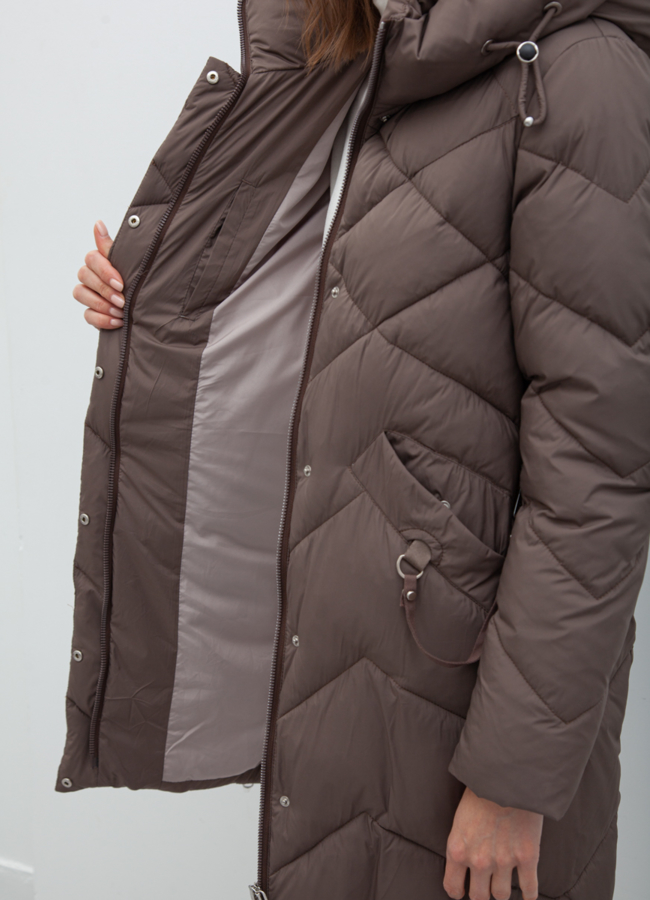 Пуховик женский бежевого цвета модель № 21048 в рассрочку